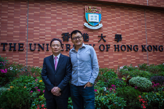 香港大學電機電子工程學系李安國教授（左）及校友溫豪夫博士